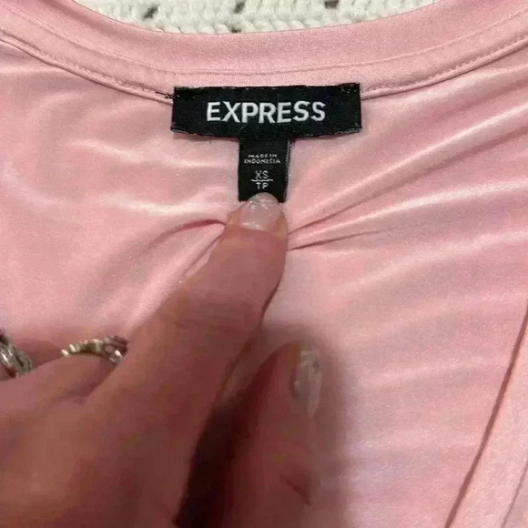 2/$10 Express pink blouse size extra small. - Picture 4 of 4